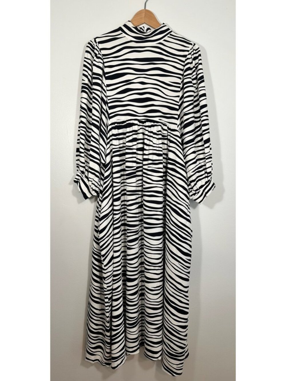 Mr. Larkin Zebra Print Balloon Sleeve Midi L